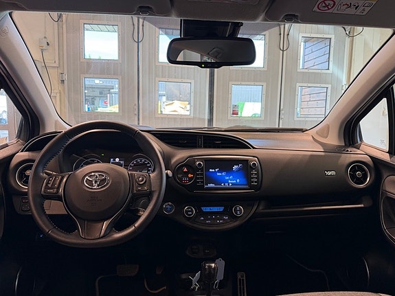 Toyota Yaris 5 of 28