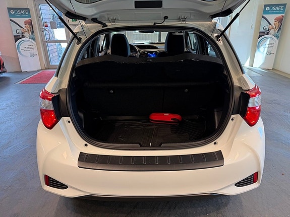 Toyota Yaris 26 of 28