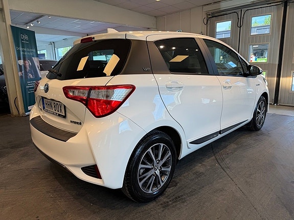 Toyota Yaris 4 of 28
