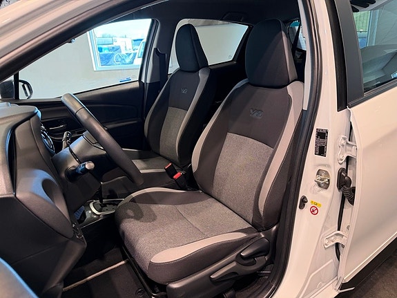 Toyota Yaris 10 of 28