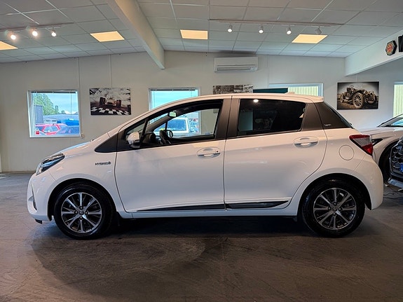 Toyota Yaris 24 of 28