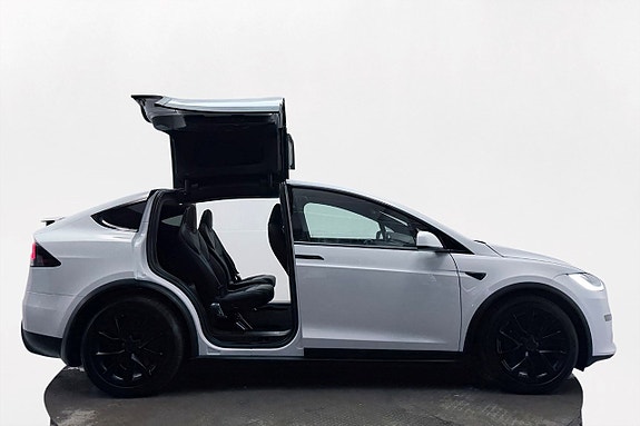 Tesla Model X 7 of 30