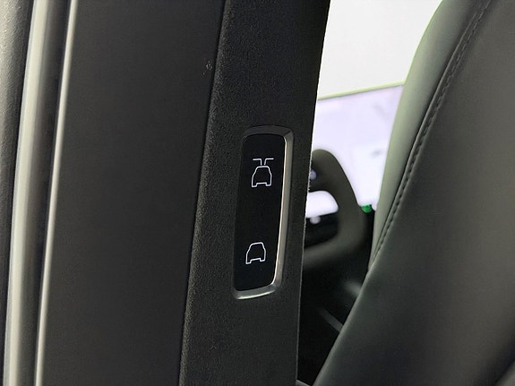 Tesla Model X 19 of 30
