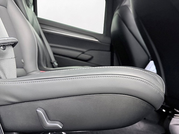 Tesla Model X 22 of 30