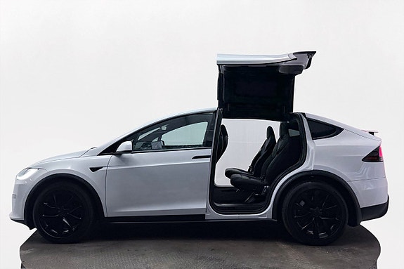 Tesla Model X 13 of 30