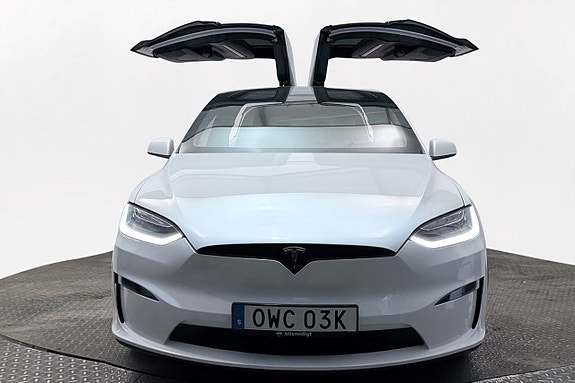 Tesla Model X 4 of 5
