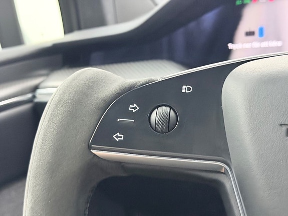 Tesla Model X 24 of 30