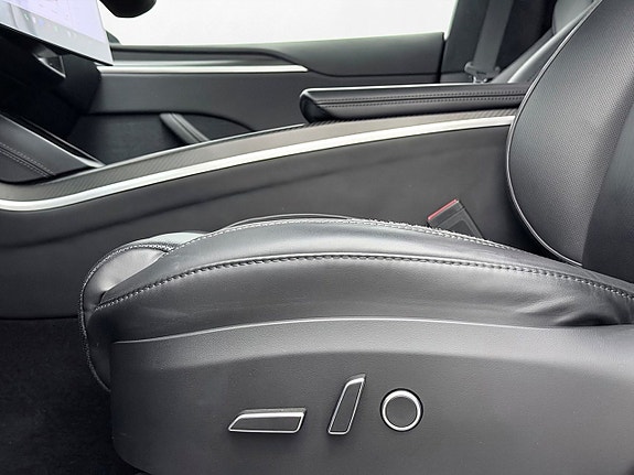 Tesla Model X 16 of 30
