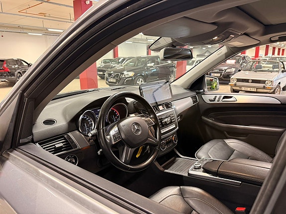 Mercedes-Benz ML350 13 of 14
