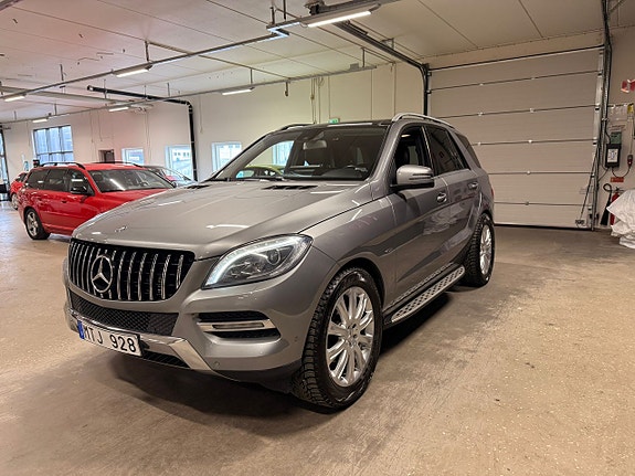 Mercedes-Benz ML350 10 of 14