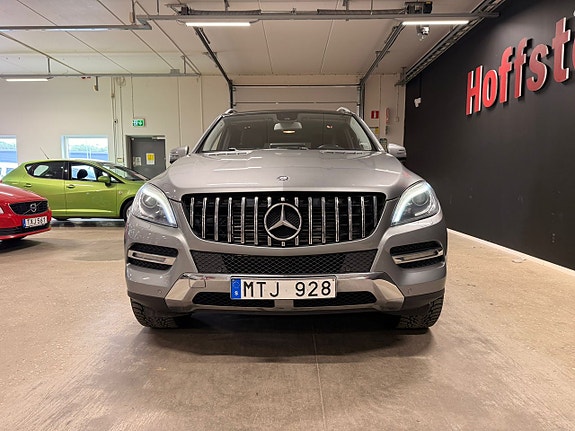 Mercedes-Benz ML350 5 of 14
