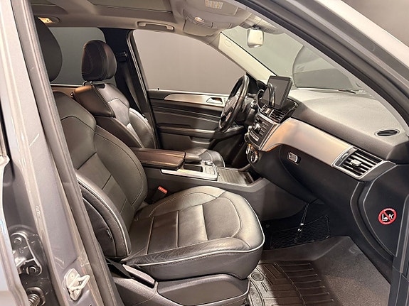 Mercedes-Benz ML350 2 of 14
