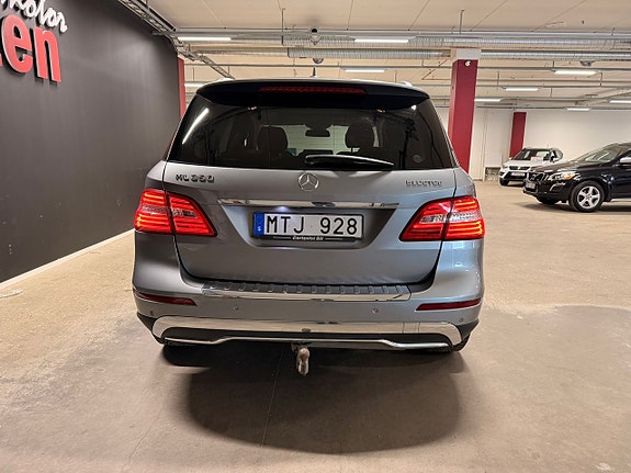 Mercedes-Benz ML350 3 of 14