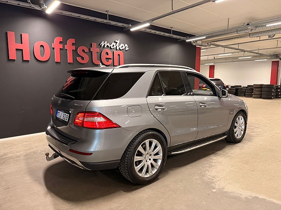 Mercedes-Benz ML350 4 of 14