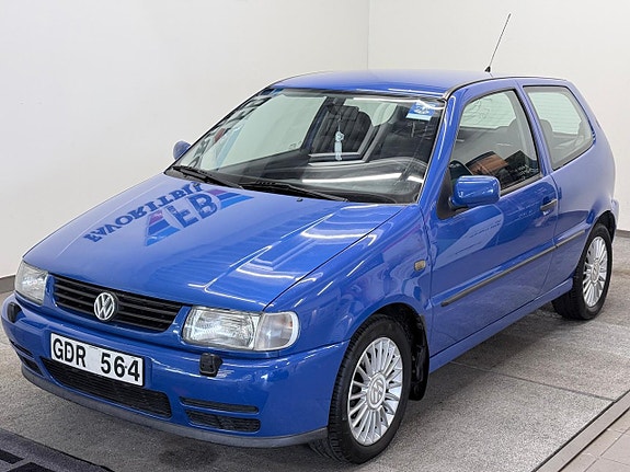 Volkswagen Polo 2 of 15