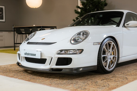 Porsche 911 4 of 5