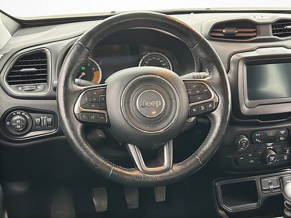 Jeep Renegade 11 of 28