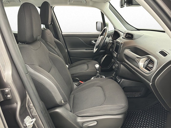Jeep Renegade 10 of 28