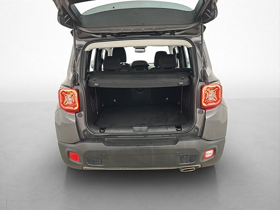 Jeep Renegade 9 of 28