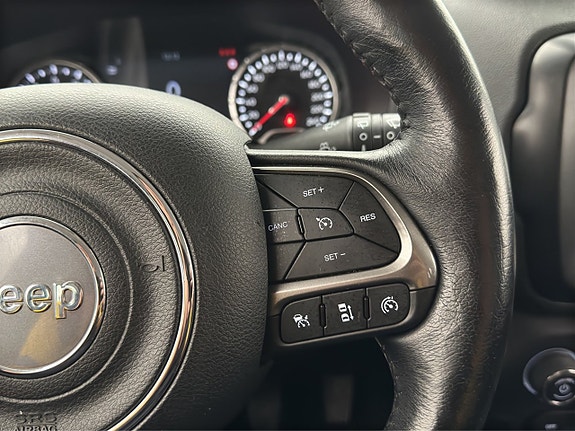 Jeep Renegade 17 of 28
