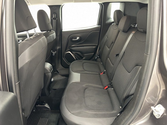 Jeep Renegade 14 of 28