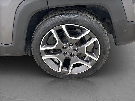 Jeep Renegade 26 of 28