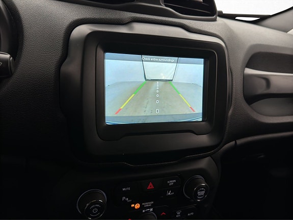 Jeep Renegade 13 of 28