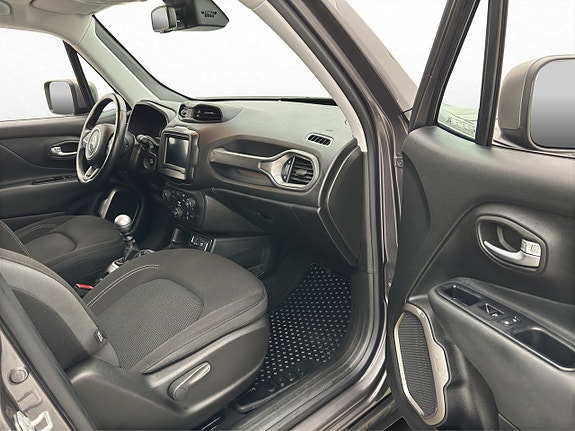 Jeep Renegade 8 of 28
