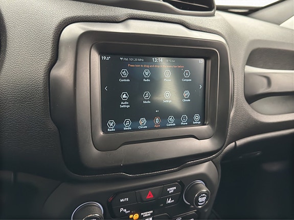 Jeep Renegade 19 of 28