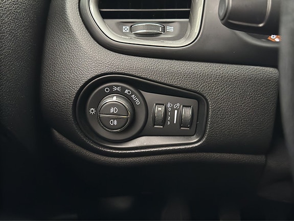 Jeep Renegade 24 of 28