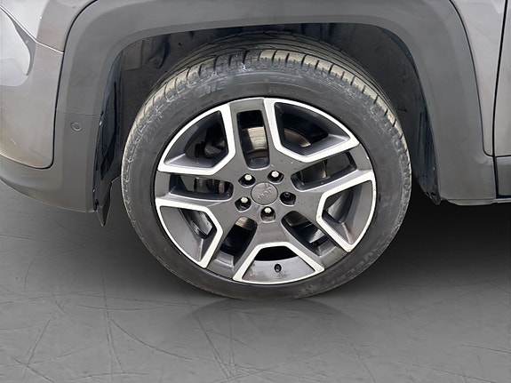 Jeep Renegade 25 of 28