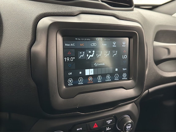 Jeep Renegade 18 of 28