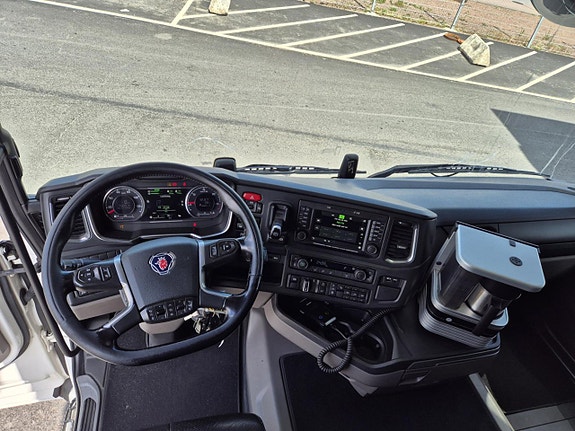 Scania R450 A6x2NB 6 of 12