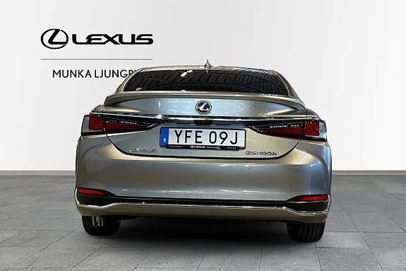 Lexus ES300h 5 of 5