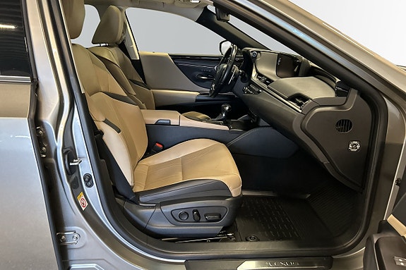 Lexus ES300h 8 of 14