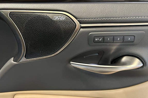Lexus ES300h 12 of 14