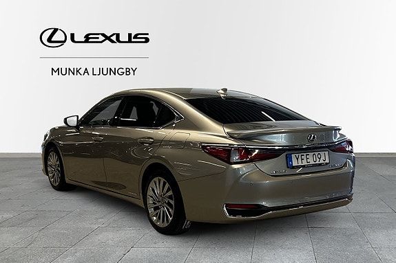 Lexus ES300h 3 of 5