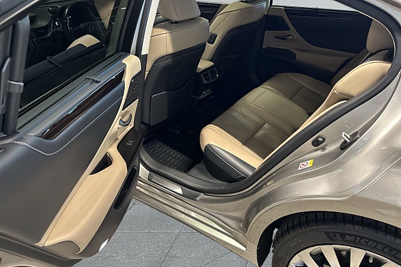 Lexus ES300h 7 of 14