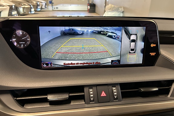 Lexus ES300h 10 of 14