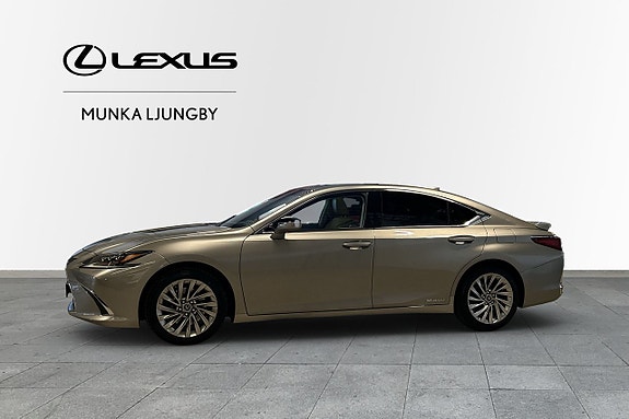 Lexus ES300h 2 of 5