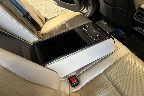 Lexus ES300h 13 of 14
