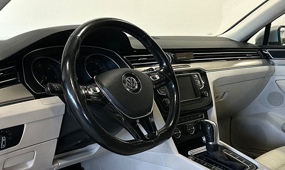 Volkswagen Passat 7 of 15