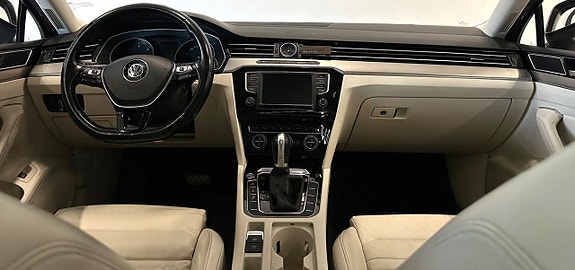 Volkswagen Passat 11 of 15