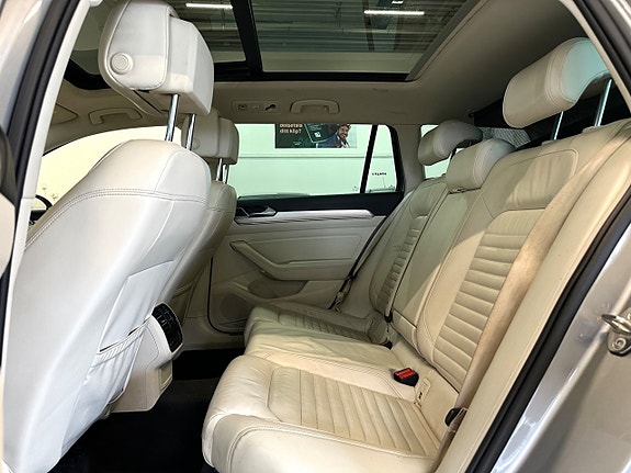 Volkswagen Passat 9 of 15