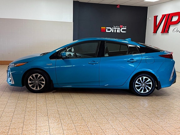 Toyota Prius 4 of 5