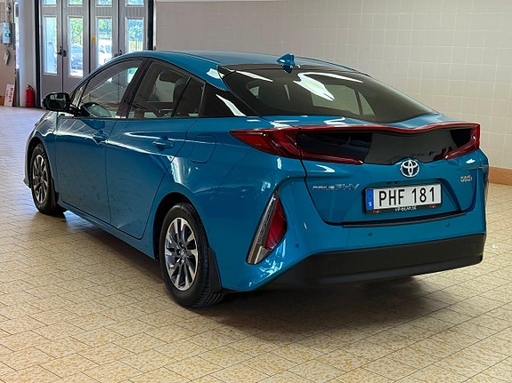 Toyota Prius 5 of 5