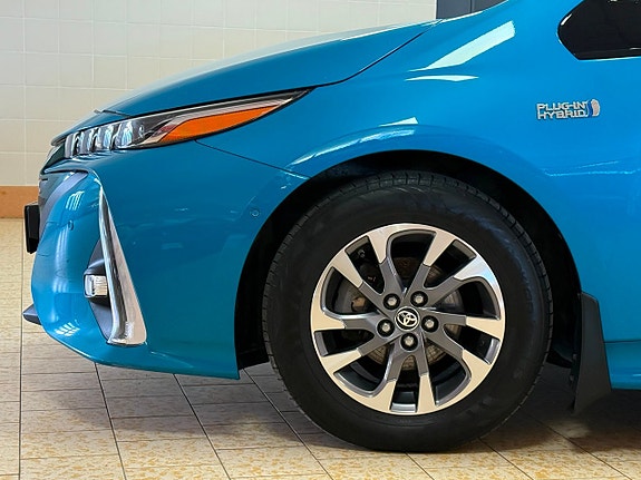 Toyota Prius 12 of 26