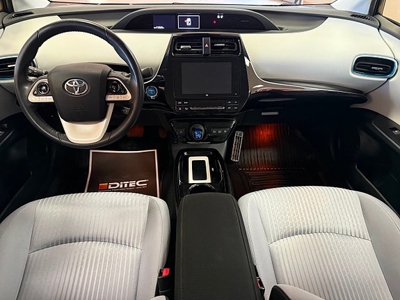 Toyota Prius 16 of 26
