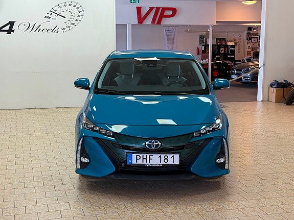 Toyota Prius 10 of 26