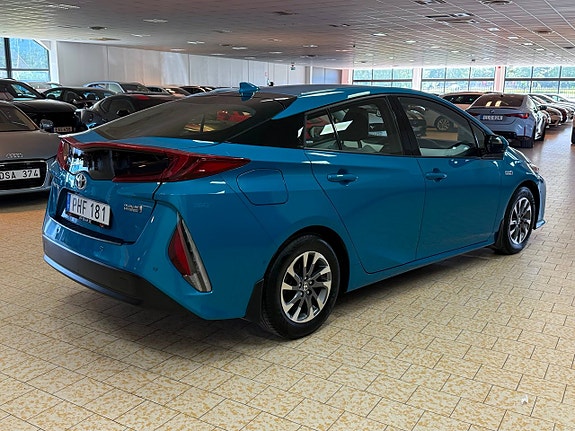 Toyota Prius 7 of 26